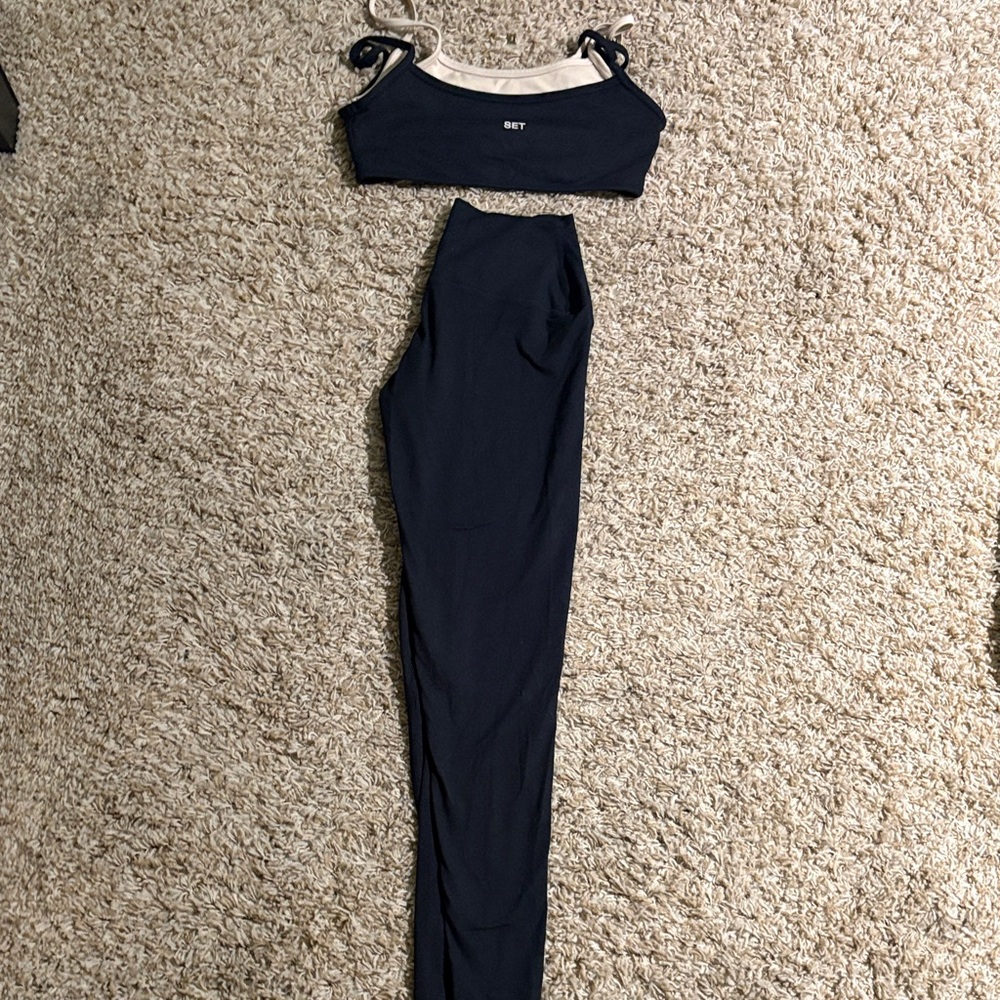 SET  Two-Piece Activewear Set (both size medium)